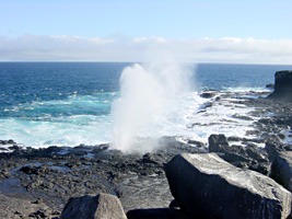 galapagos-blowhole-02