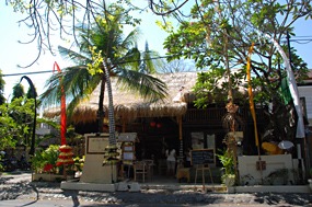 bali-sanur-warung-art-cafe-01