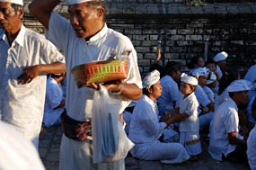 bali-uluwatu-ceremonie-01