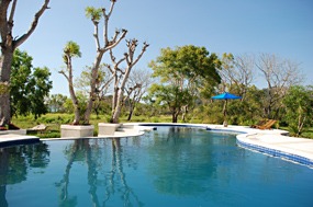 flores-puri-sari-beach-hotel-01