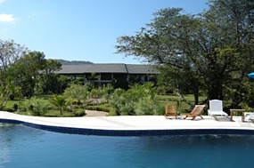 flores-puri-sari-beach-hotel-02