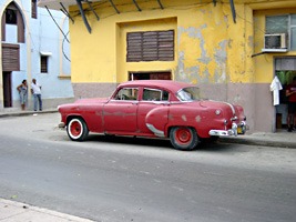 cuba-oldtimer-rood