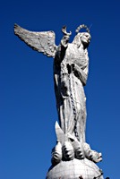 ecuador-virgen-de-quito-01