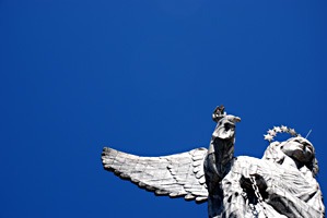 ecuador-virgen-de-quito-02