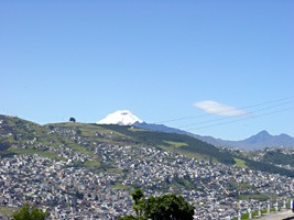 ecuador-virgen-de-quito-03