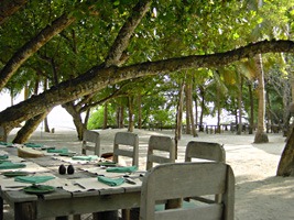 soneva-fushi-strandrestaurant-01