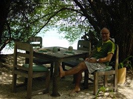 soneva-fushi-strandrestaurant-02