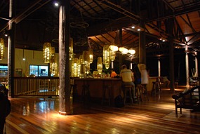 borneo-rainforest-lodge-restaurant-02