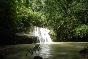 danum-valley-jacuzzi-pool-01