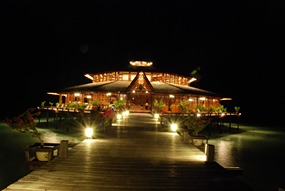 lankayan-restaurant-by-night
