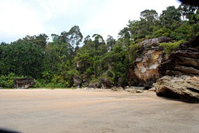 maleisie-bako-kust-rotsen-01