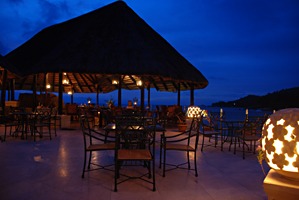 sunset-beach-cocktailbar-avond